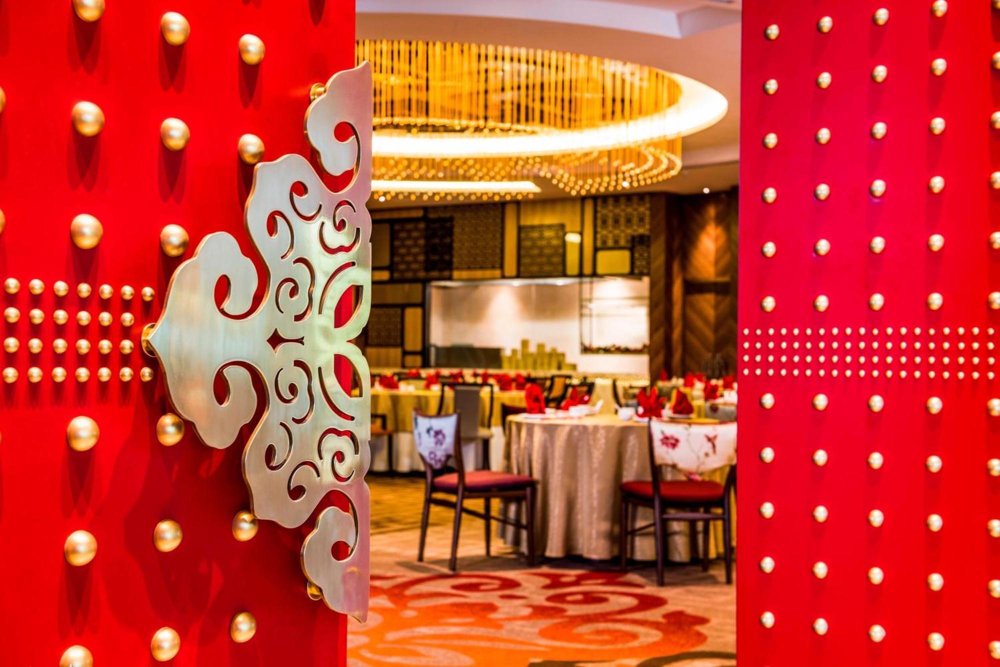 Le Meridien Путраджая Экстерьер фото The interior of the restaurant