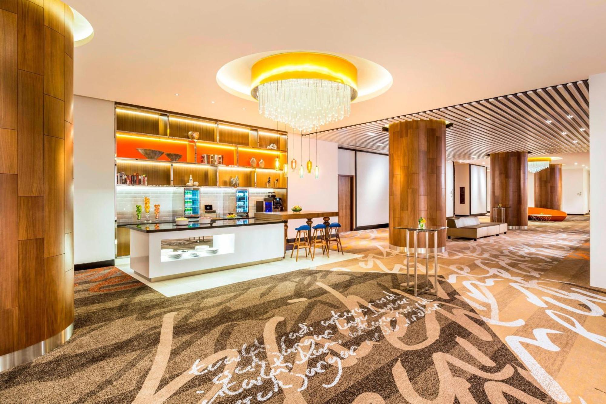 Le Meridien Путраджая Экстерьер фото The lobby of the hotel
