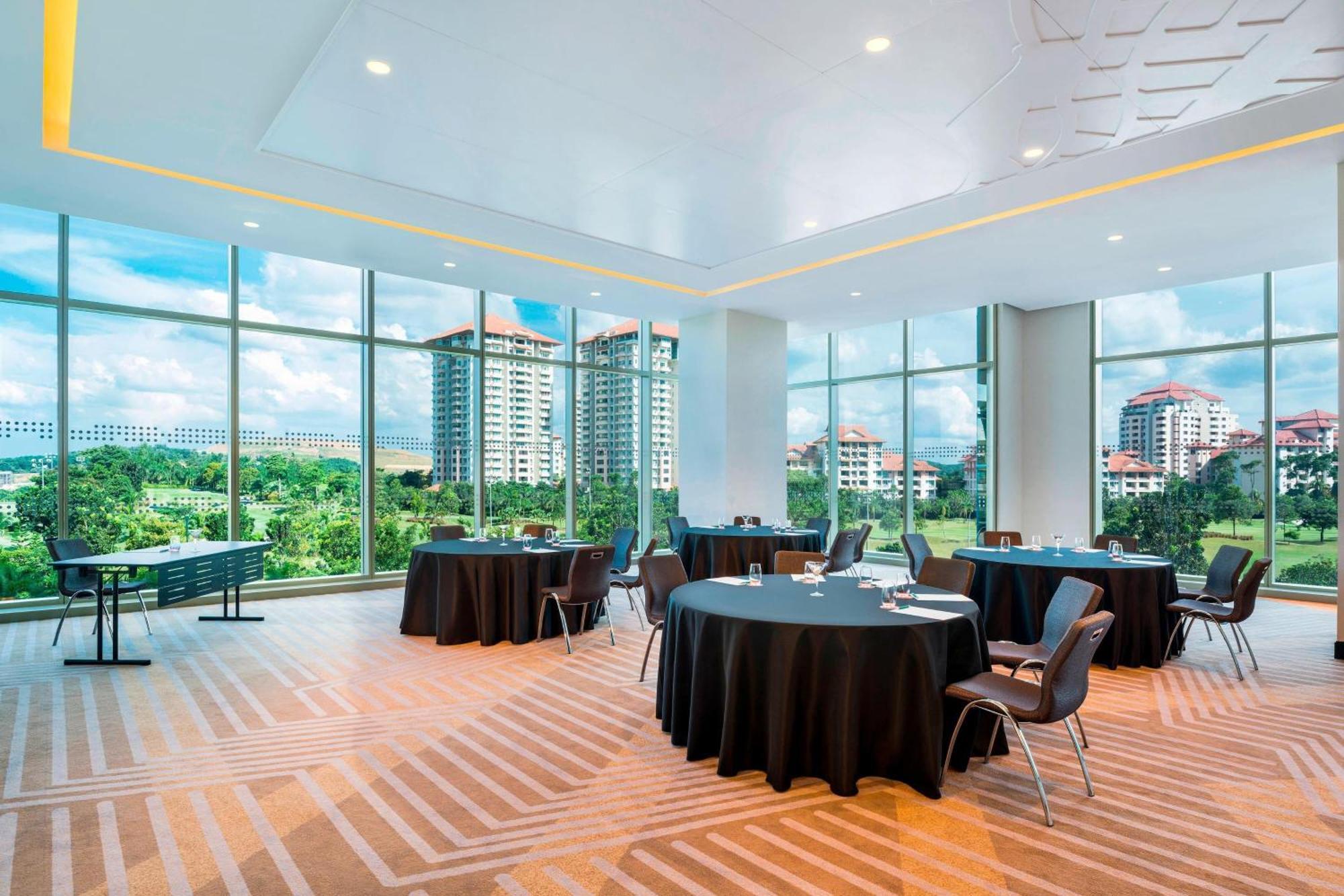 Le Meridien Путраджая Экстерьер фото Meeting room