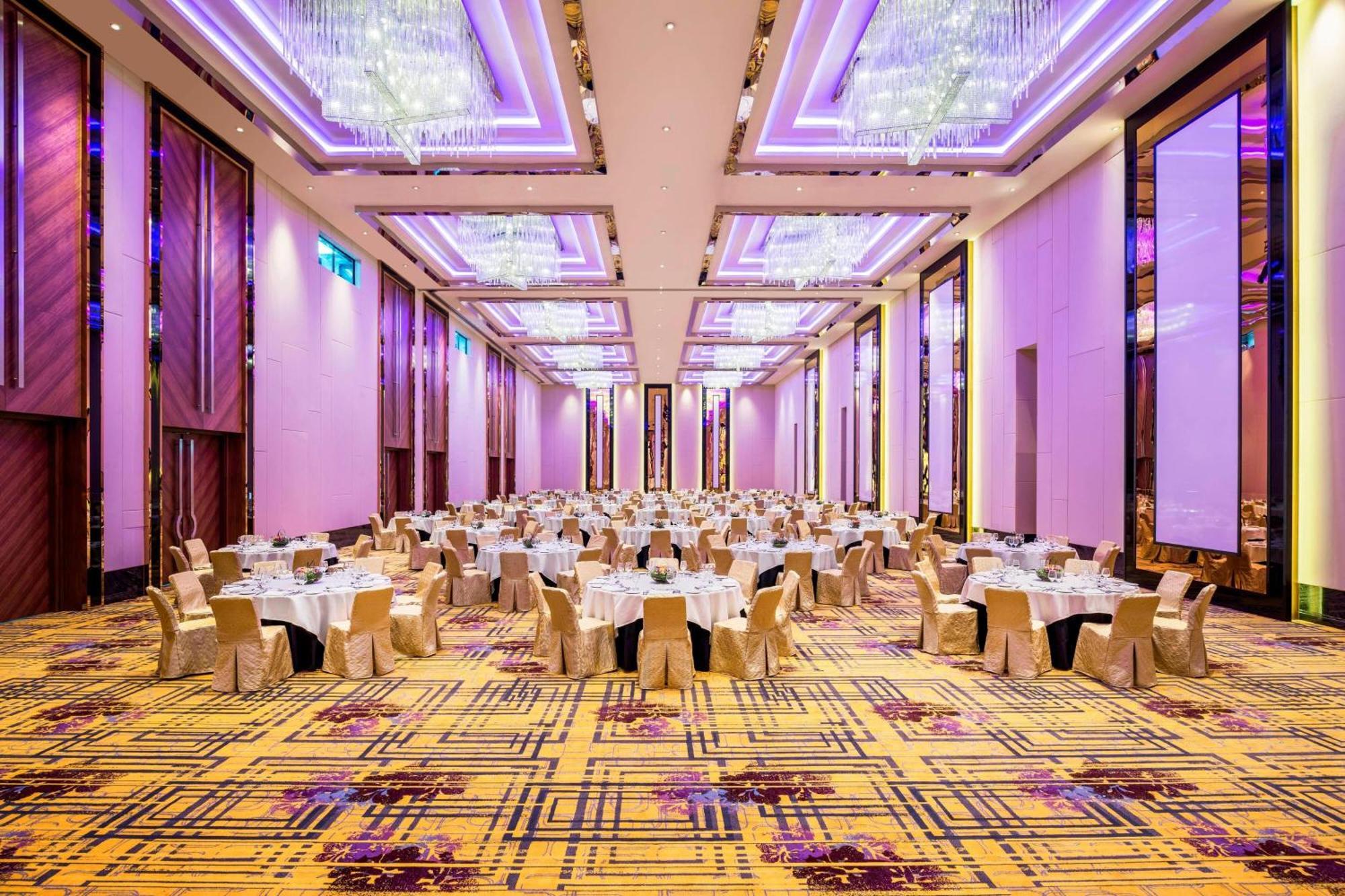 Le Meridien Путраджая Экстерьер фото The Grand Ballroom