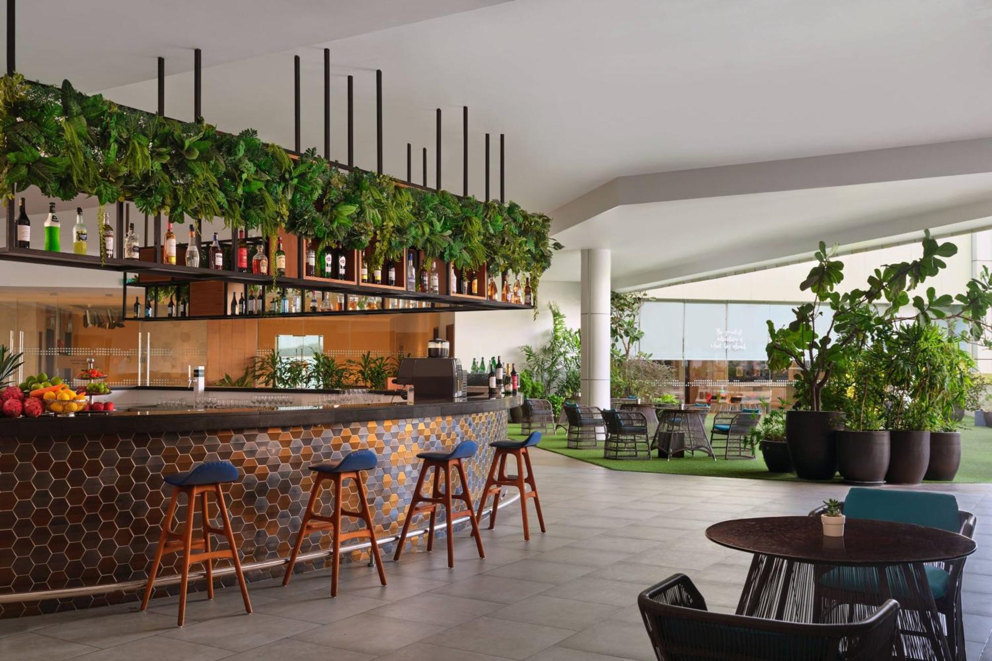 Le Meridien Путраджая Экстерьер фото The rooftop bar at the hotel