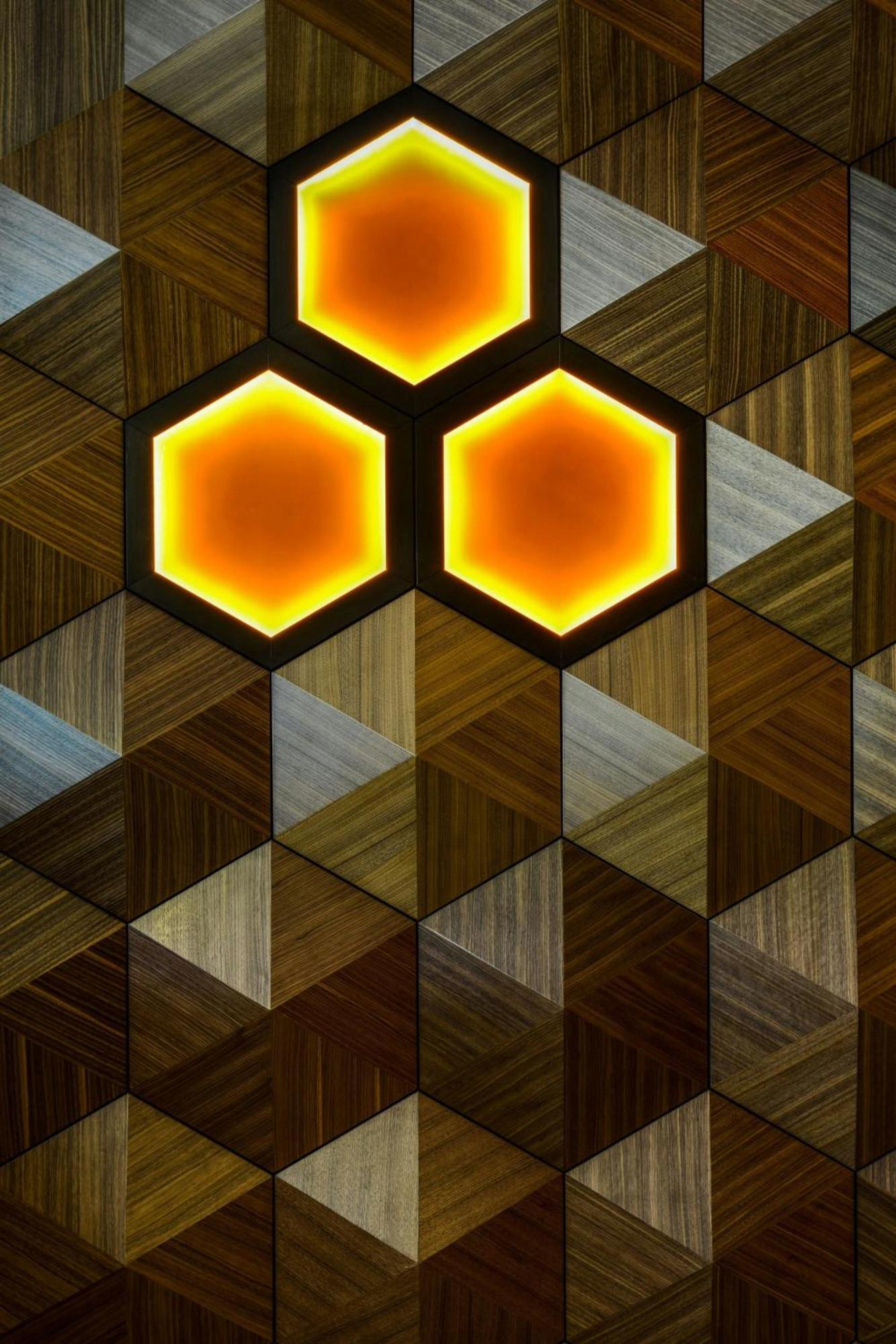 Le Meridien Путраджая Экстерьер фото A 3D tessellation of the hexagonal grid.