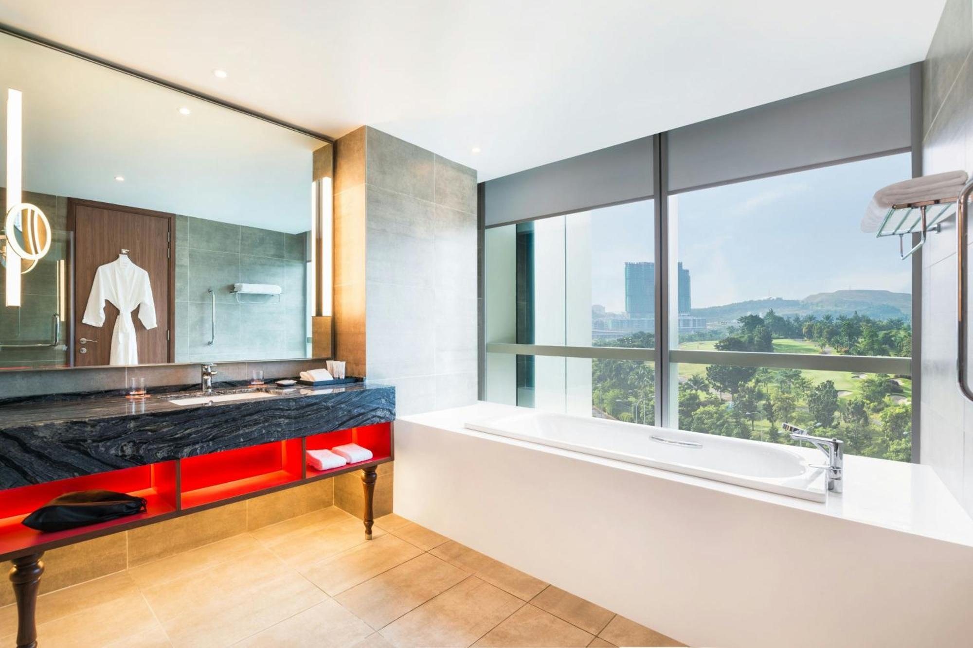 Le Meridien Путраджая Экстерьер фото Bathroom